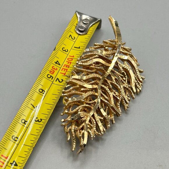 Vintage Coro Pin Brooch Modernist Leaf Pin Gold Tone Signed Costume Jewelry - Picture 8 of 8